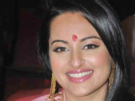 ಸಲ್ಲು ಟೀ ಶರ್ಟ್‌ನಲ್ಲಿ ಸೋನಾಕ್ಷಿ ಸಿನ್ಹಾ ಡಿಂಗ್ ಡಾಂಗ್