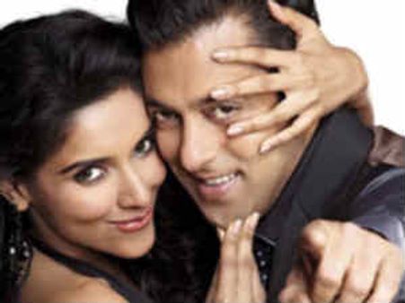 ಕಡೆಗೂ ಸಲ್ಮಾನ್ ಖಾನ್ ಕಿಸ್‌ಗೆ ಎಸ್ ಅಂದ ಅಸಿನ್