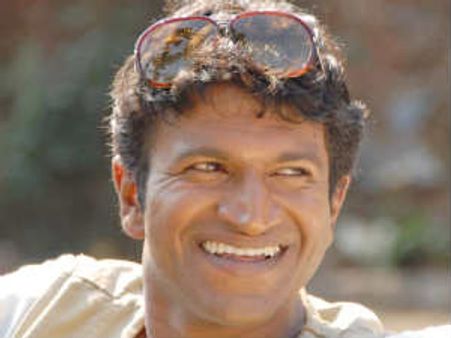 ರಷ್ಯನ್ ನರ್ತಕಿಯರ ಜೊತೆ 'ಪರಮಾತ್ಮ' ಡಾನ್ಸ್