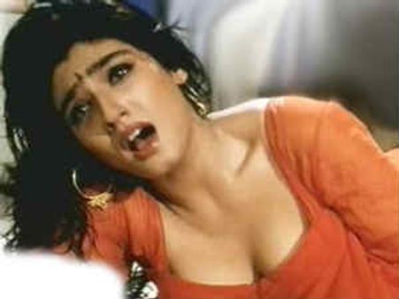 ಮಸ್ತ್ ಮಸ್ತ್ ಹುಡುಗಿ ರವೀನಾ ಟಂಡನ್ ಐಟಂ ಸಾಂಗ್