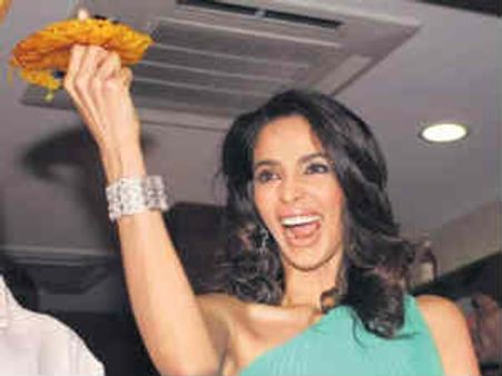 ಮಲ್ಲಿಕಾ ಶೆರಾವತ್ ಮಾಡಿದಳು ಬಿಸಿಬಿಸಿ ಜಿಲೇಬಿ