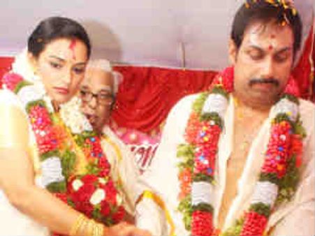 ಶ್ರೀವಲ್ಸನ್ ಕೈಹಿಡಿದ ಕನ್ಯಾ ಕುಮಾರಿ ಶ್ವೇತಾ ಮೆನನ್