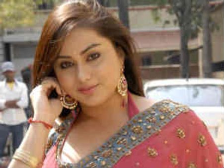 ಎರಡು ಚಿತ್ರಗಳಲ್ಲಿ ಚೆಂಡು ಮಲ್ಲಿಗೆ ನಮಿತಾ ಚೆಂಡಾಟ