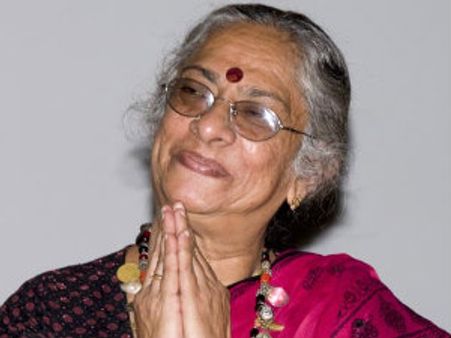 ರಂಗಮಂಚ ಮೇಲೆ ಬಿ ಜಯಶ್ರೀ ದಶಾವತಾರ