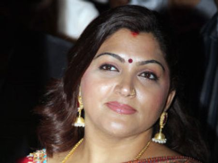 ಅತ್ತೆ ಪಾತ್ರದಲ್ಲಿ ಕಾಲು ಮುರಿದು ಕೊಂಡ ತಾರೆ ಖುಷ್ಬು