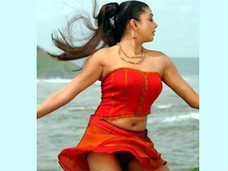 ಗೌರಮ್ಮನಂತಿದ್ದ ಪ್ರಿಯಾಮಣಿ ಬಿಚ್ಚಮ್ಮನಾದಳೆ!?