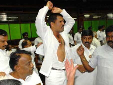 ಬೆಸ್ಟ್ ಆಕ್ಷನ್ ಸ್ಟಾರ್ ಆಗಿ ಗೂಳಿಹಟ್ಟಿ ಶೇಖರ್ ಆಯ್ಕೆ