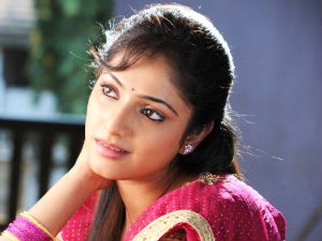 ಗ್ಲಾಮರ್ ಗೊಂಬೆ ಹರಿಪ್ರಿಯಾ ಹಿಂದೆ ಬಿದ್ದ ಸೂಪರ್ ಶಾಸ್ತ್ರಿ