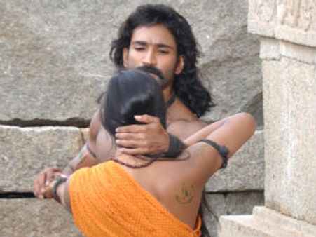 ಹಂಪೆ ಸೀತೆ ಸೆರಗು ಪ್ರದೇಶದಲ್ಲಿ ತಮಿಳು ಶೃಂಗಾರ ಚಿತ್ರ