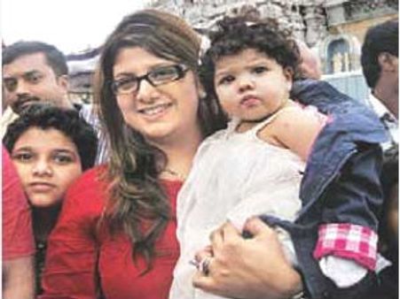 ತಿರುಪತಿಯಲ್ಲಿ ಕರುಳ ಕುಡಿಯೊಂದಿಗೆ ನಟಿ ರಂಭಾ