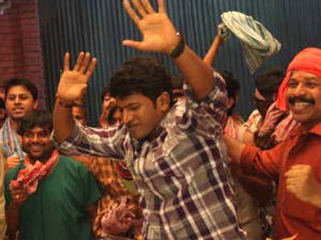 ಶತದಿನೋತ್ಸವ ಸಂಭ್ರಮದಲ್ಲಿ ಪುನೀತ್ ಹುಡುಗರು