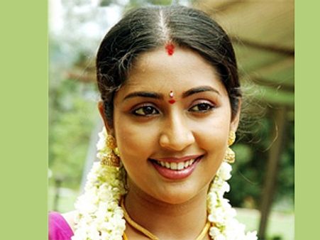 ತಾರೆ ನವ್ಯಾ ನಾಯರ್ ಬ್ಯಾಕ್ ಟು ಬ್ಯುಸಿನಸ್