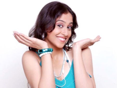 ಹುಬ್ಬಳ್ಳಿ ಬೆಡಗಿ ರೆಜೀನಾ ಗಾಂಧಿನಗರಕ್ಕೆ ರೀ ಎಂಟ್ರಿ