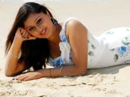 ಚತುರ್ಭಾಷಾ ತಾರೆಯಾಗಿ ಬೆಡಗಿ ರಮ್ಯಾ ಬಾರ್ನ