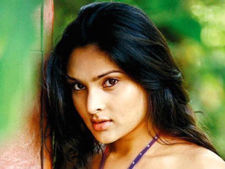 ಲಾಬಿಕೋರರಿಗೆ ಮಾತ್ರ ರಾಜ್ಯ ಪ್ರಶಸ್ತಿ ಹಲ್ವಾ : ರಮ್ಯಾ