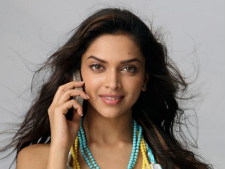 ತಾರೆ ದೀಪಿಕಾ ಜೊತೆ ಪಕ್ಕದ ಮನೆಯವನ ಕಿತಾಪತಿ!