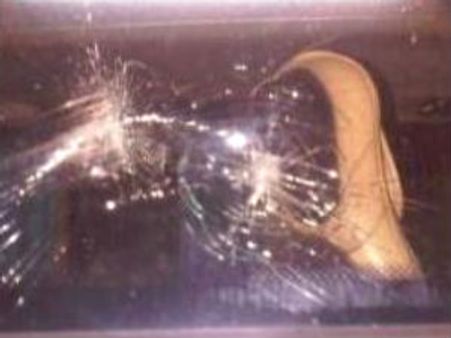 ರೊಚ್ಚಿಗೆದ್ದ ದರ್ಶನ್ ಅಭಿಮಾನಿಗಳಿಂದ ಕಲ್ಲು ತೂರಾಟ