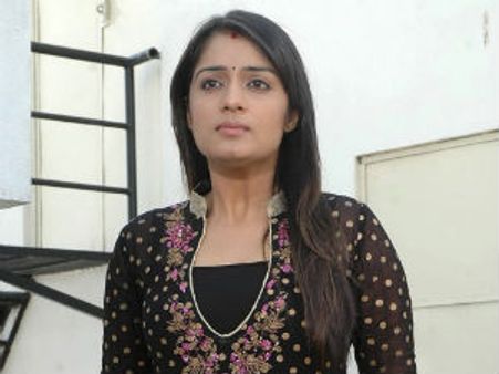 ನಿಷೇಧದ ವಿರುದ್ಧ ತಿರುಗಿಬಿದ್ದ ನೊಂದ ಜೀವಿ ನಿಖಿತಾ