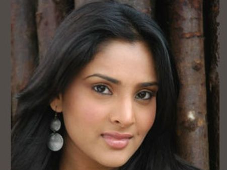 ನಟಿ ರಮ್ಯಾಗೆ ಕನ್ನಡ ಮಾತಾಡೋದಂದ್ರೆ ಅಲರ್ಜಿನಾ?