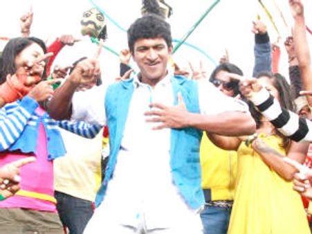 ಏನು ಮಾಡೋದು ಒಂಟಿ ಹೂವೊಂದು ರೋಡಲ್ಲಿ ಸಿಕ್ತು!