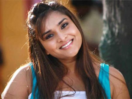 ಪ್ರಿಯಾಂಕ್ ಖರ್ಗೆ ವಿರುದ್ಧ ನಟಿ ರಮ್ಯಾ ಸ್ಪರ್ಧೆ