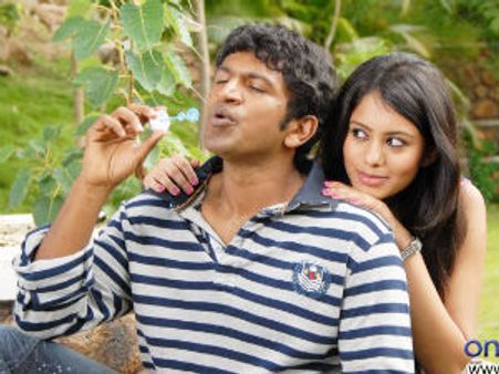 ಯೋಗರಾಜ ಭಟ್ಟರ ಪರಮಾತ್ಮ ನೋಡಿ ಪುನೀತರಾಗಿ!