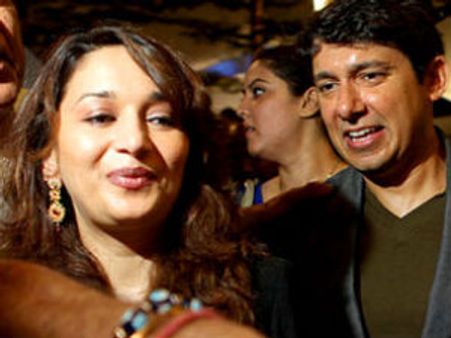 ಮುಂಬೈಗೆ ಮರಳಿದ ಬಾಲಿವುಡ್ ಬೆಡಗಿ ಮಾಧುರಿ ದೀಕ್ಷಿತ್