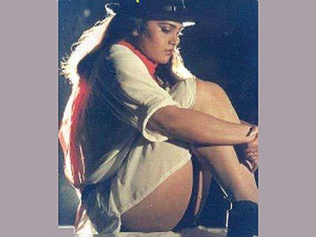 ತುಂಬು ತೊಡೆ, ಮೃದು ಲೈಂಗಿಕತೆಯ ಮೋಹಕ ನಟಿ ಸಿಲ್ಕ್