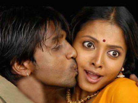 ಸ್ಮಿತಾ ಜೊತೆ ದುನಿಯಾ ವಿಜಯ್ ಲಿಪ್‌ಲಾಕ್ ಮ್ಯಾಜಿಕ್ !