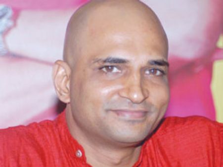 ಅಂಬಿ ಮಗನ ಫಾರಿನ್ ಪ್ರಣಯ ಸವಿಸ್ತಾರ ವರದಿ