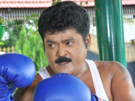 ಮಂತ್ರಾಲಯದಲ್ಲಿ ನವರಸ ನಾಯಕ ಜಗ್ಗೇಶ್ ವಿಶೇಷ ಪೂಜೆ