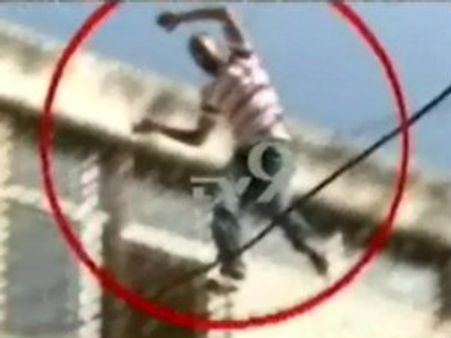 ಟಿವಿ9 ಕ್ಯಾಮರಾ ಕಣ್ಣೆದುರೇ ಮಹಡಿಯಿಂದ ಜಿಗಿದ ಪಾಗಲ್ ಪ್ರೇಮಿ