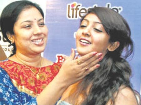 ನಟಿಯರಾದ ತಾರಾ, ಐಂದ್ರಿತಾ ರೇಗೆ ಗ್ಲೂಕೋಸ್ ಪರೀಕ್ಷೆ