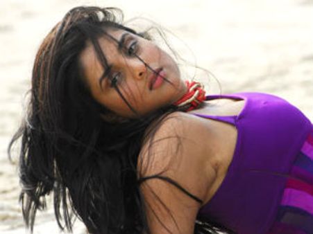 ನೇರ ದಿಟ್ಟ ನಿರಂತರ ನಡೆಯ ಹಠಮಾರಿ, ರಮ್ಯಾ