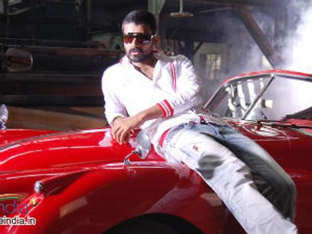 ಲೂಸ್ ಮಾದ ಯೋಗೇಶ್, ಡಾ.ರಾಜ್ ರಂತೆ: ಮಿಮಿಕ್ರಿ