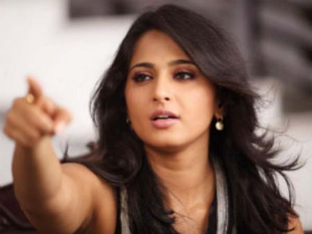 ನಟಿ ರಾಧಿಕಾ, ಅನುಷ್ಕಾ ಭೇಟಿಯ ರಹಸ್ಯ ಬಯಲು