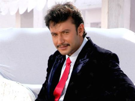 ದರ್ಶನ್ 'ಸಾರಥಿ' ಶತಕ ಸಂಭ್ರಮಕ್ಕೆ ಎಚ್ಡಿಕೆ, ಕ್ರೇಜಿಸ್ಟಾರ್