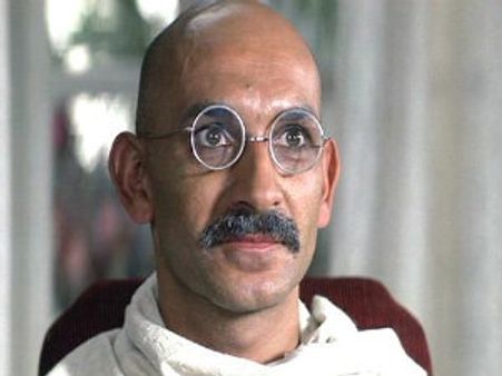 ಗಾಂಧಿ ಪಾತ್ರದ ಬ್ರಿಟಿಷ್ ನಟ 'ಬೆನ್ ಕಿಂಗ್ಸ್ ಲೇ' ಹುಟ್ಟುಹಬ್ಬ