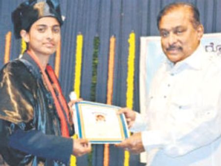 ಕನ್ನಡ ಶಾಲೆ ಮುಚ್ಚುತ್ತಿರುವ ಬಗ್ಗೆ ಹಂಸಲೇಖ ಬೇಸರ