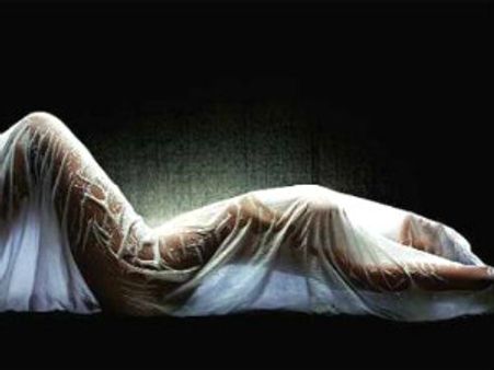 ತಾರೆ ಸನ್ನಿ ಲಿಯೋನ್‌ಳನ್ನು ಬೆತ್ತಲೆ ಮಲಗಿಸಿದ ಭಟ್