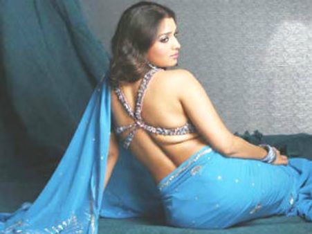 ಬೆಳಗಾವಿ ಬಾಲೆ ಲಕ್ಷ್ಮಿ ರೈ ಚಾನ್ಸ್ ಲಪಟಾಯಿಸಿದ ನಿಖಿತಾ