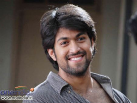 ಭರ್ಜರಿ ಹುಟ್ಟುಹಬ್ಬ ಆಚರಿಸಿಕೊಂಡ ನಟ ಯಶ್