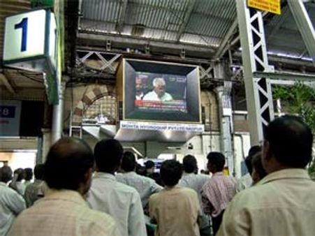 ಭಲೆ, ರೈಲ್ವೆ ಸ್ಟೇಷನ್‌ನಲ್ಲೇ ಅಶ್ಲೀಲ ಸಿನಿಮಾ ಪ್ರದರ್ಶನ!