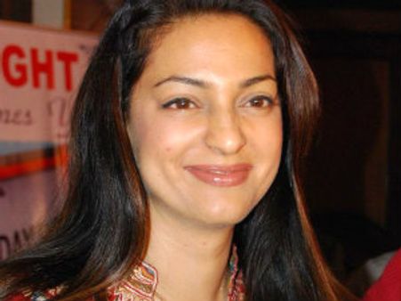 ಪ್ರಿಯಾಂಕಾ ಮಿನಿ ಬ್ಲೌಸ್ ನೋಡಿ ಕಿಲಕ್ ಎಂದ ಜೂಹಿ