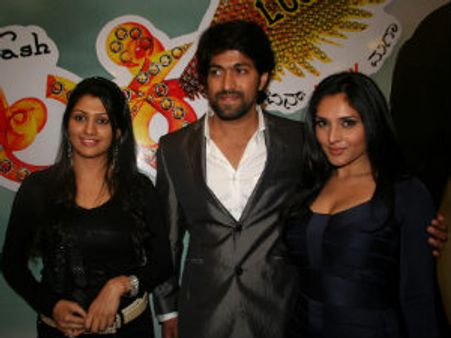 ಯಶ್-ರಮ್ಯಾ'ಲಕ್ಕಿ' ಬಿಡುಗಡೆ ಘೋಷಿಸಿದ ರಾಧಿಕಾ