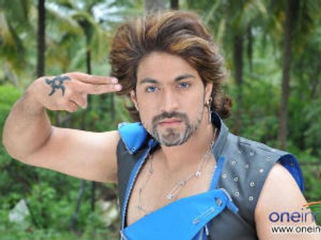 ರಾಕಿಂಗ್ ಸ್ಟಾರ್ ಯಶ್ ಸುತ್ತ ವಿವಾದಗಳ ಮಹಾಪೂರ