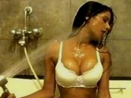 'ಡರ್ಟಿ ಪಿಕ್ಚರ್'ಗಿಂತ ಸಖತ್ ಡರ್ಟಿ ಸಿನಿಮಾದಲ್ಲಿ ಪೂನಂ