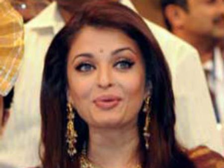 ಐಶೂಗೆ ಒಂದು ಗಂಟೆಗೆ ಸರ್ಕಾರ ಕೊಟ್ಟಿದ್ದು 10 ಲಕ್ಷ