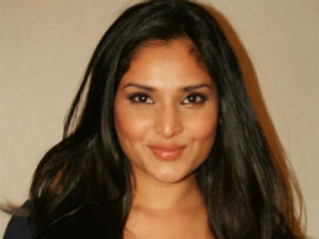 ಕ್ರೇಜಿಲೋಕದಲ್ಲಿ ಗೋಲ್ಡನ್ ಗರ್ಲ್ ರಮ್ಯಾ ಗಲಭೆ