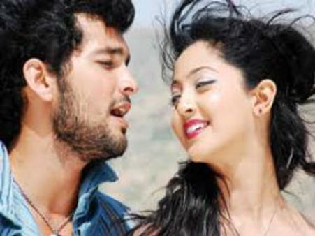 ದಿಗಂತ್, ಐಂದ್ರಿತಾ ಲಿಪ್ ಟು ಲಿಪ್ 'ಪಾರಿಜಾತ' ಚುಂಬನ